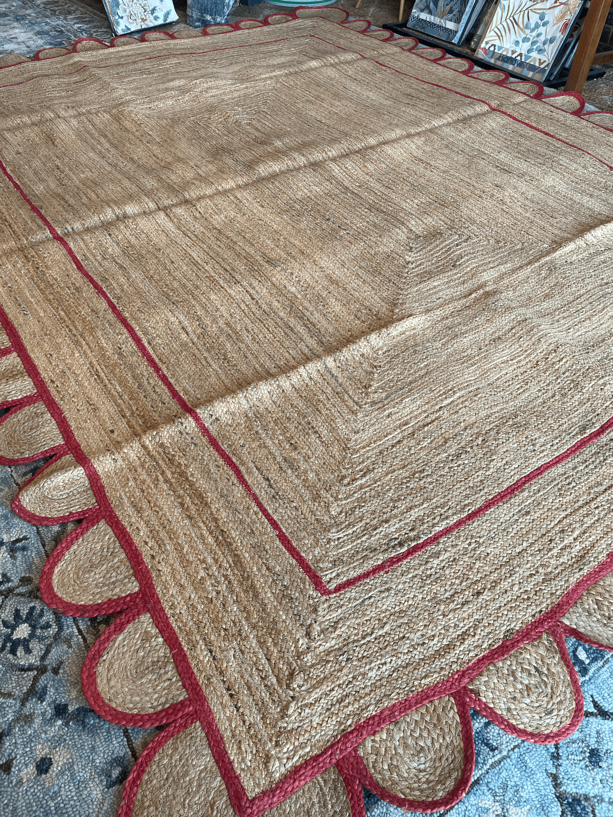 Red Scallop Jute Rug